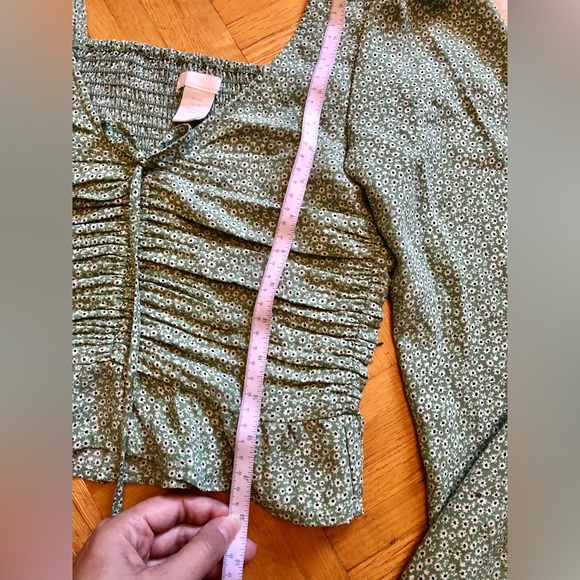 Cute green floral crop blouse - Picture 4 of 8